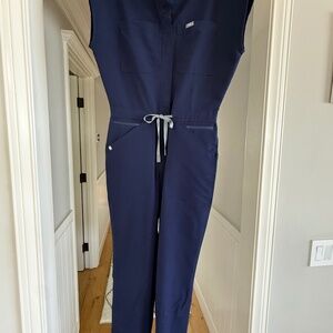 Like new!! Rafaela Cargo ScrubJumpsuit XS